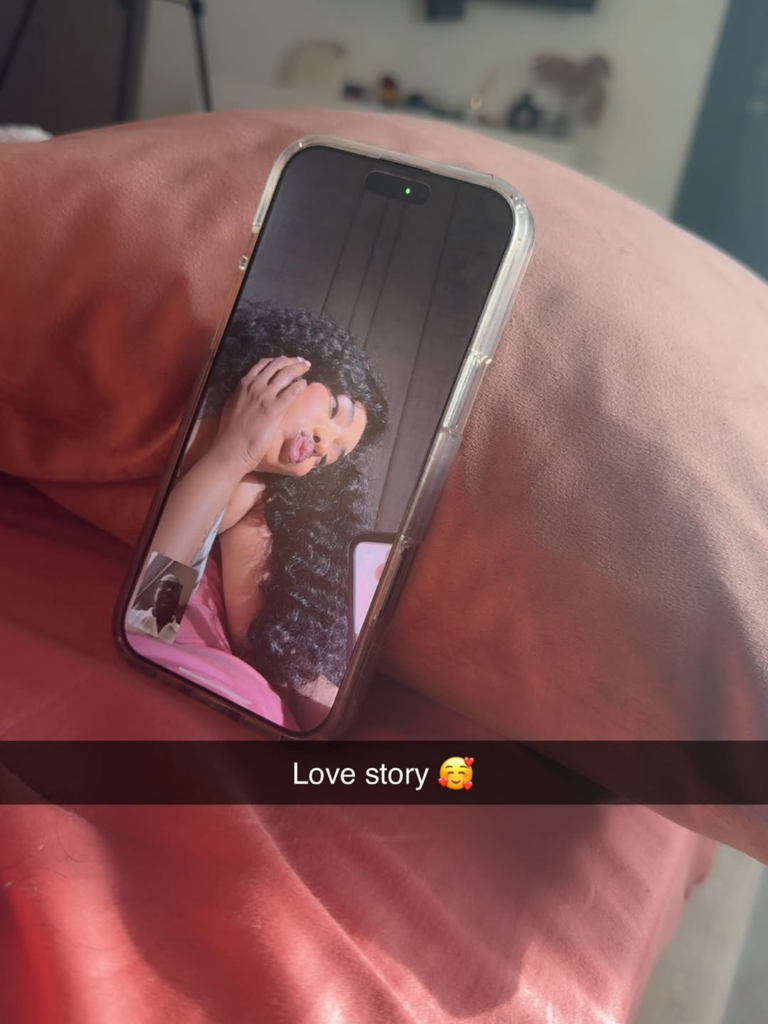 image-80-768x1024 (05 photos) : Racky Aidara partage son love phone avec Doro Gaye