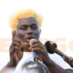 (Vidéo) – Anniversaire grandiose : Aïcha Rassoul et Aziz Ndiaye célèbrent la première bougie de leur fils en grande pompe