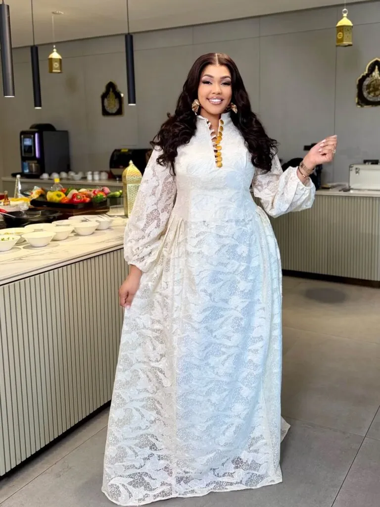 image-10 Ya Awa Dièye : élégance et charisme au sommet de la TFM