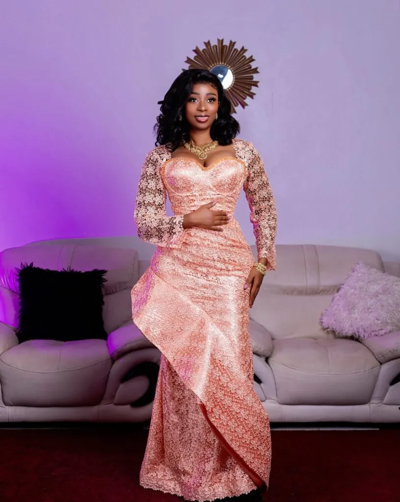 image-38 L’éclat d’Adiouza : Quand la grâce devient une signature éternelle