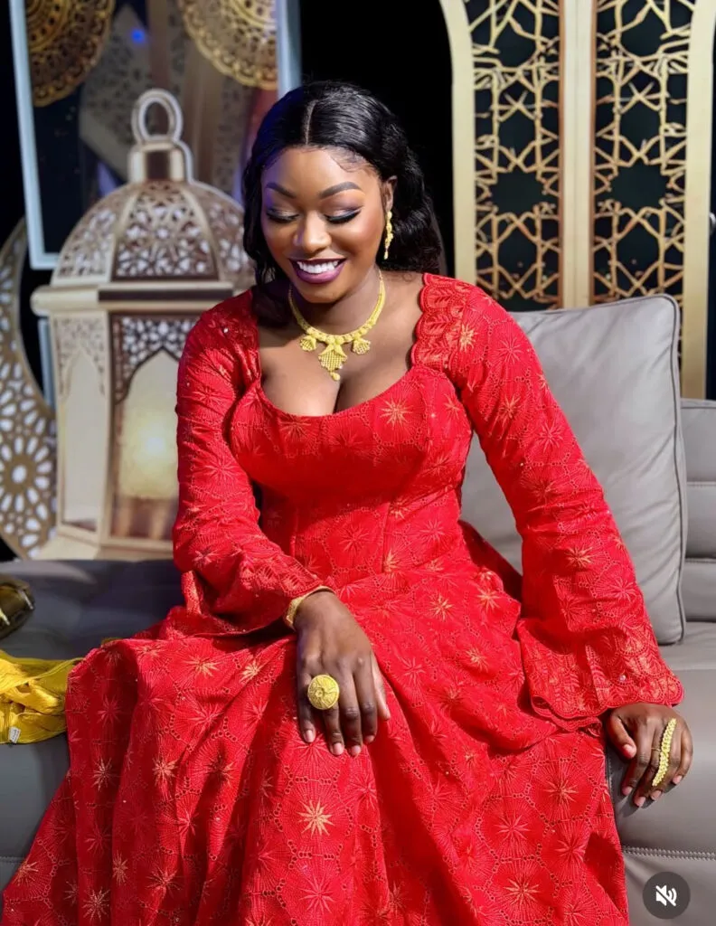 image-4 (Photos)- Bijoux Ndiaye rayonne en rouge sur le plateau de Quartier Général