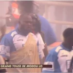 Balla Gaye 2 en pleurs dans les bras de Sa Thiès, l’image forte à l’Arène Nationale (vidéo)